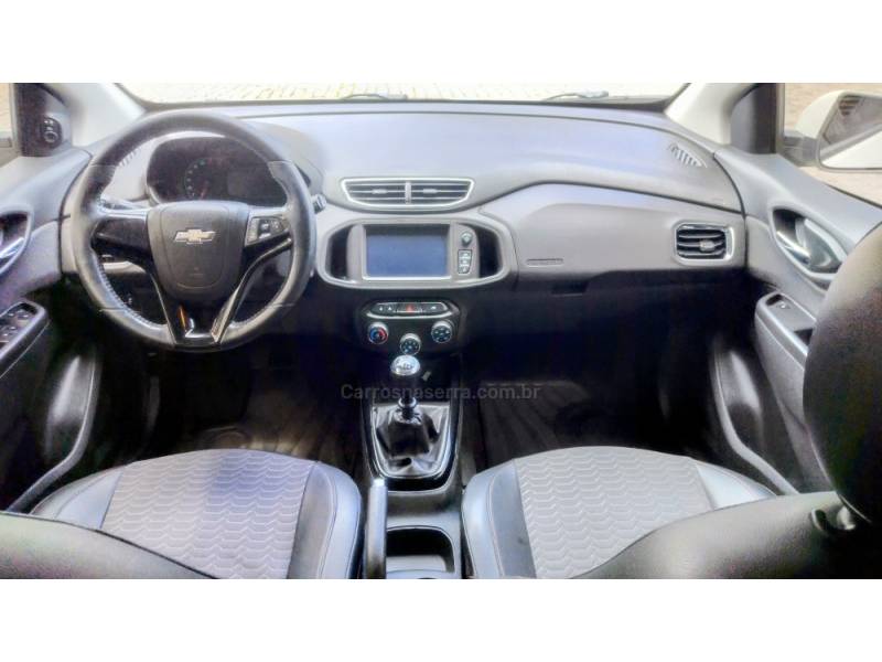 CHEVROLET - ONIX - 2017/2018 - Branca - R$ 59.900,00