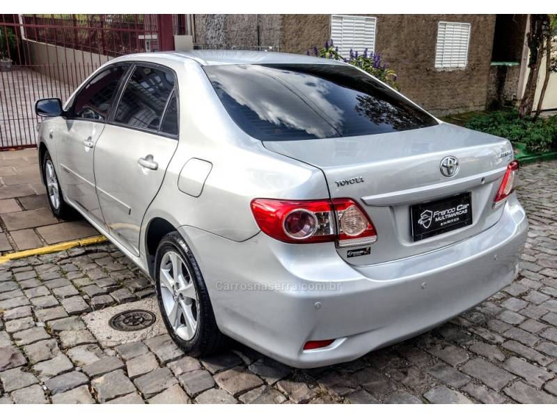 TOYOTA - COROLLA - 2011/2012 - Prata - R$ 63.900,00