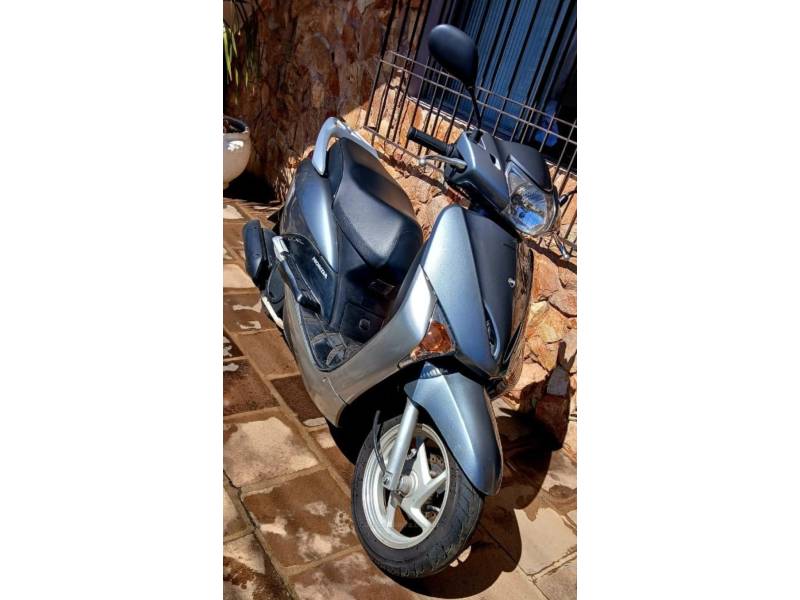 HONDA - LEAD 110 - 2010/2010 - Cinza - R$ 9.500,00