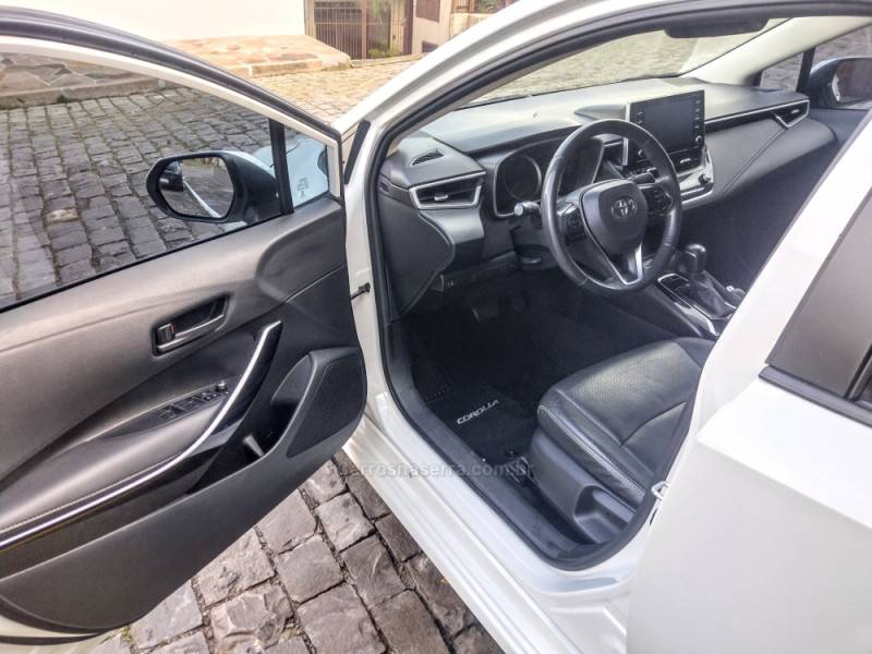 TOYOTA - COROLLA - 2020/2021 - Branca - R$ 121.900,00
