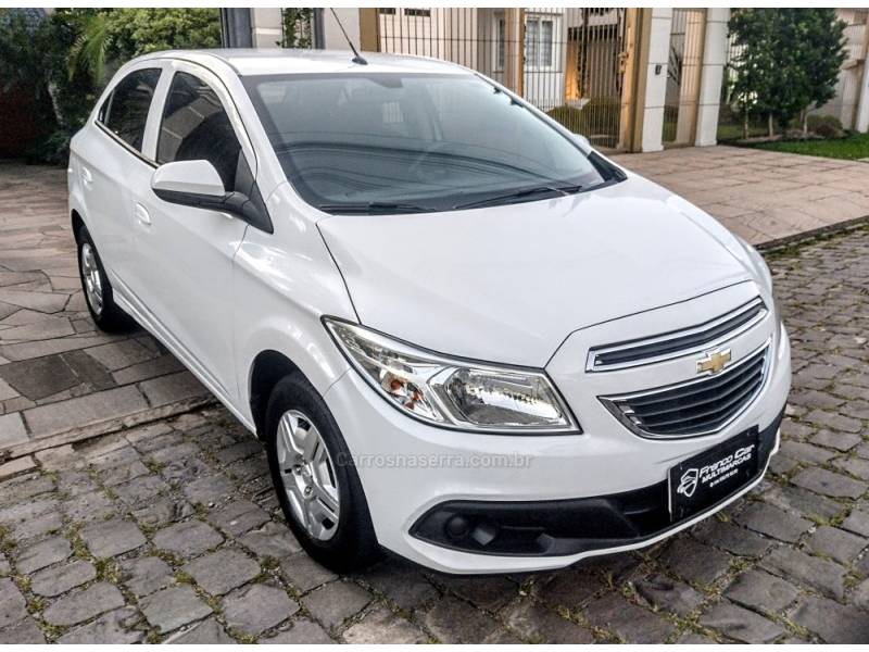 CHEVROLET - ONIX - 2013/2013 - Branca - R$ 42.000,00