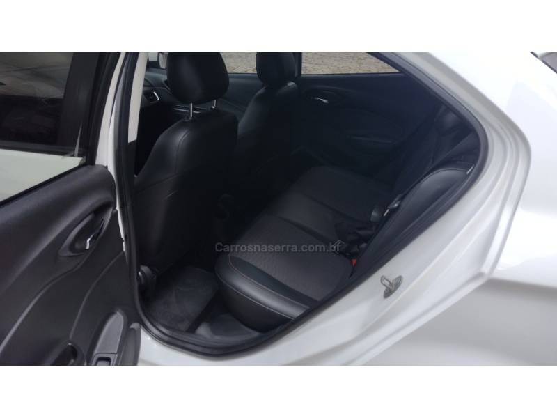 CHEVROLET - ONIX - 2017/2018 - Branca - R$ 59.900,00