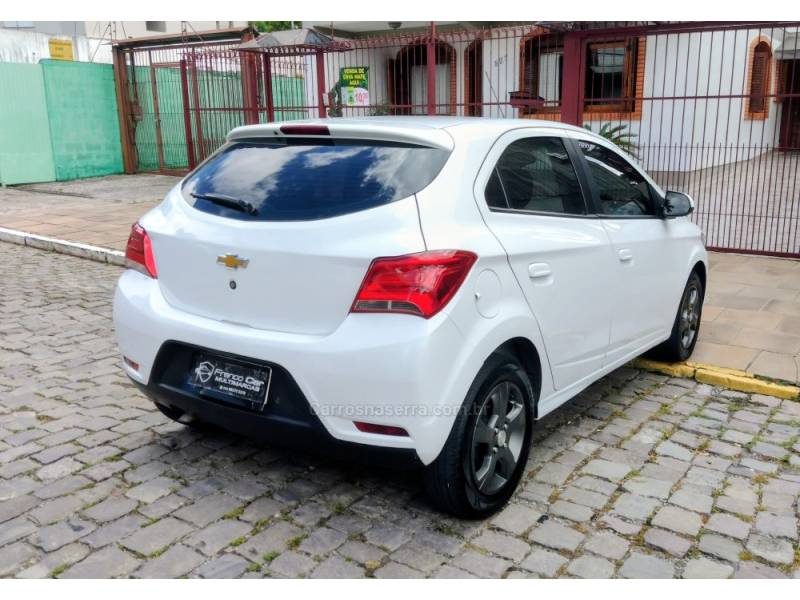 CHEVROLET - ONIX - 2017/2018 - Branca - R$ 59.900,00