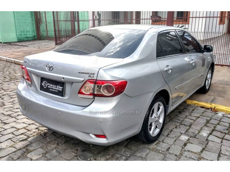 TOYOTA - COROLLA - 2011/2012 - Prata - R$ 63.900,00