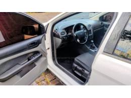 FORD - FOCUS - 2012/2013 - Branca - R$ 42.900,00