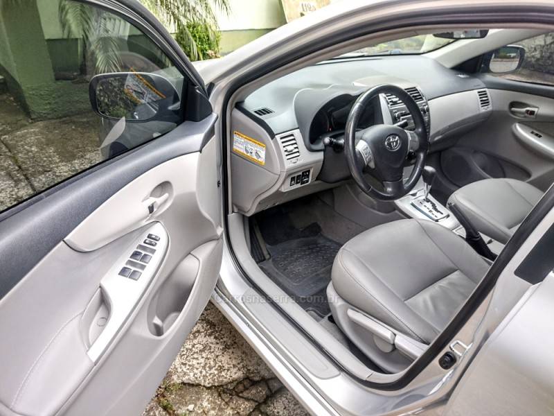 TOYOTA - COROLLA - 2014/2014 - Prata - R$ 67.900,00