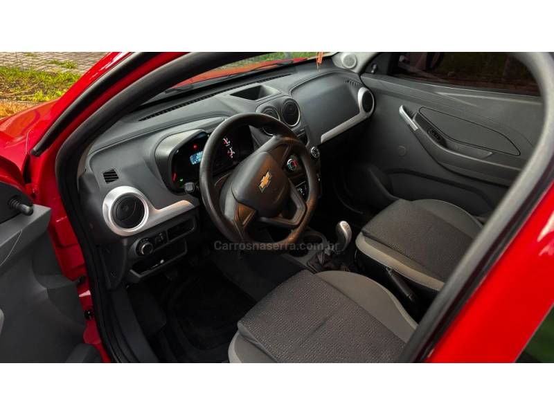 CHEVROLET - MONTANA - 2015/2016 - Vermelha - R$ 49.900,00