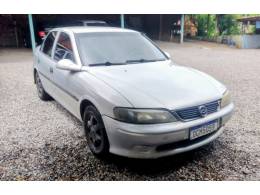 CHEVROLET - VECTRA - 2001/2001 - Prata - R$ 13.900,00