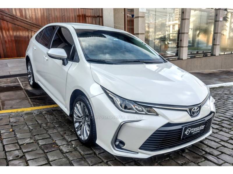 TOYOTA - COROLLA - 2020/2021 - Branca - R$ 121.900,00