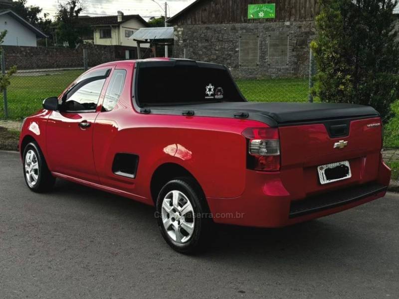 CHEVROLET - MONTANA - 2015/2016 - Vermelha - R$ 49.900,00