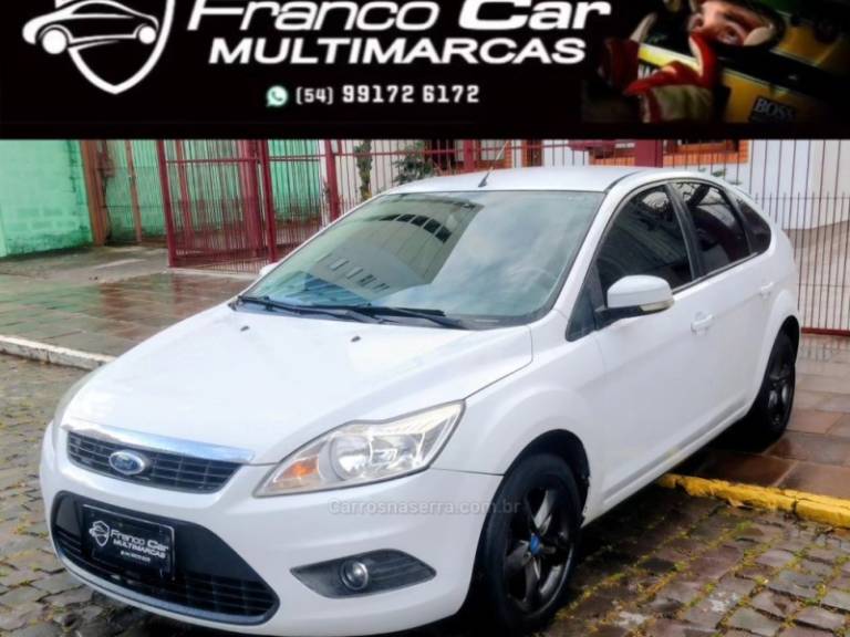 FORD - FOCUS - 2012/2013 - Branca - R$ 42.900,00