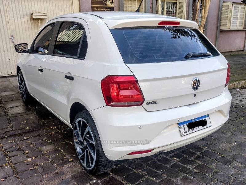 VOLKSWAGEN - GOL - 2016/2017 - Branca - R$ 40.900,00