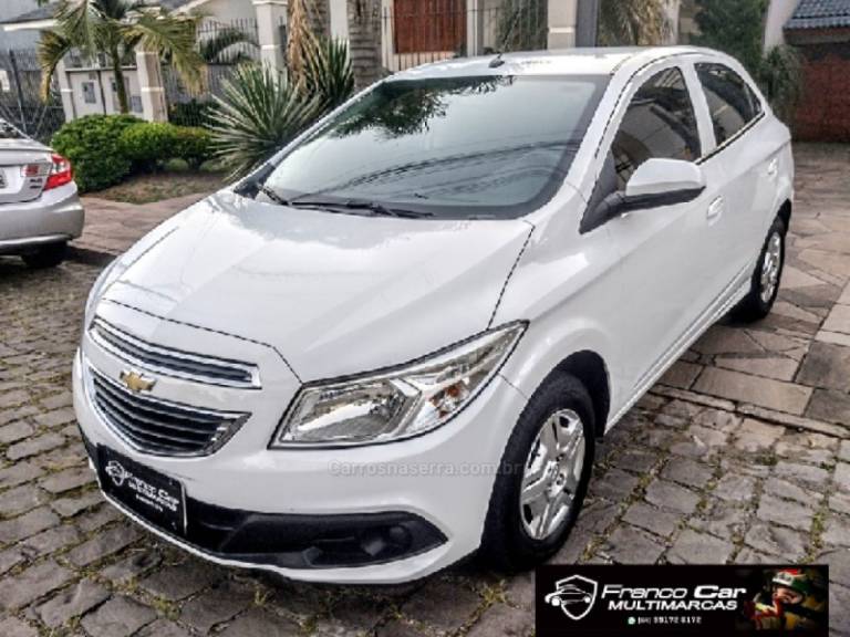 CHEVROLET - ONIX - 2013/2013 - Branca - R$ 42.000,00