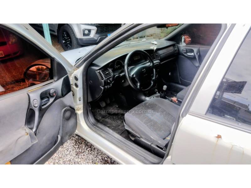 CHEVROLET - VECTRA - 2001/2001 - Prata - R$ 13.900,00