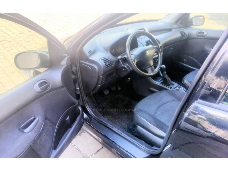 PEUGEOT - 206 - 2006/2006 - Preta - R$ 13.900,00