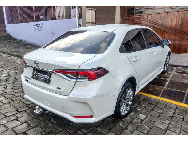 TOYOTA - COROLLA - 2020/2021 - Branca - R$ 121.900,00